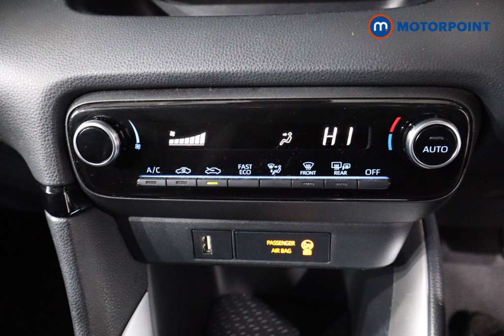 Toyota Yaris Design Automatic Petrol-Electric Hybrid Hatchback - Stock Number (1586773) - 16th supplementary image