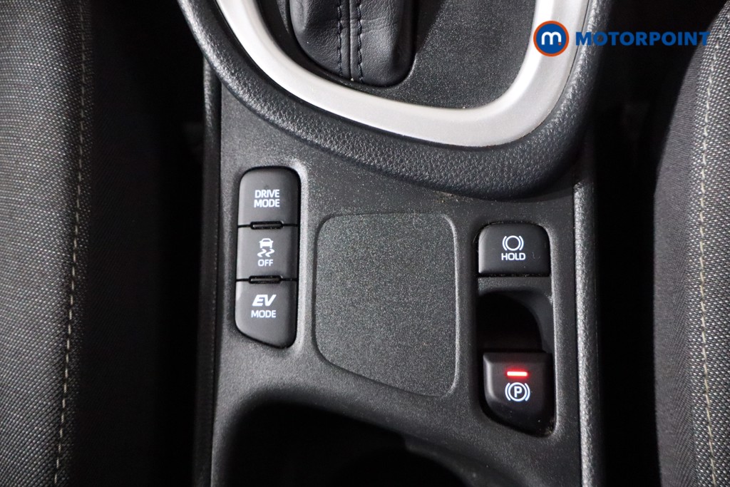 Toyota Yaris Design Automatic Petrol-Electric Hybrid Hatchback - Stock Number (1586773) - 17th supplementary image