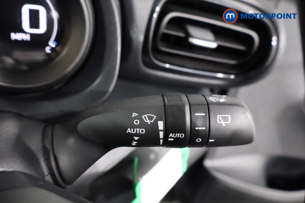 Toyota Yaris Design Automatic Petrol-Electric Hybrid Hatchback - Stock Number (1586773) - 19th supplementary image