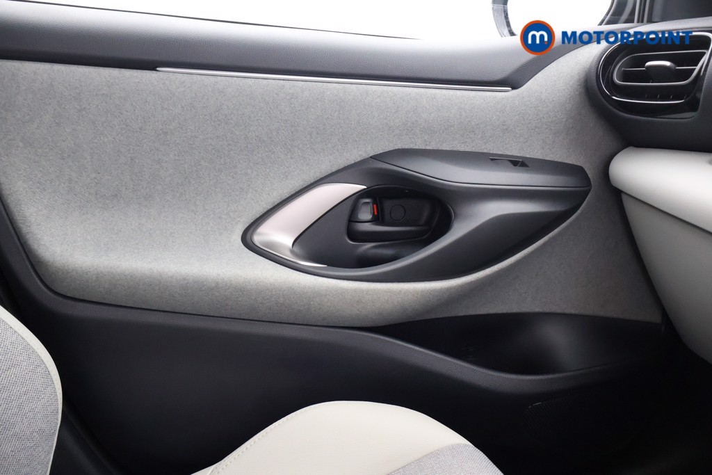 Toyota Yaris Excel Automatic Petrol-Electric Hybrid Hatchback - Stock Number (1587060) - 21st supplementary image