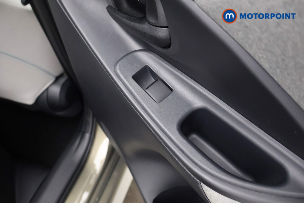 Toyota Yaris Excel Automatic Petrol-Electric Hybrid Hatchback - Stock Number (1587060) - 30th supplementary image