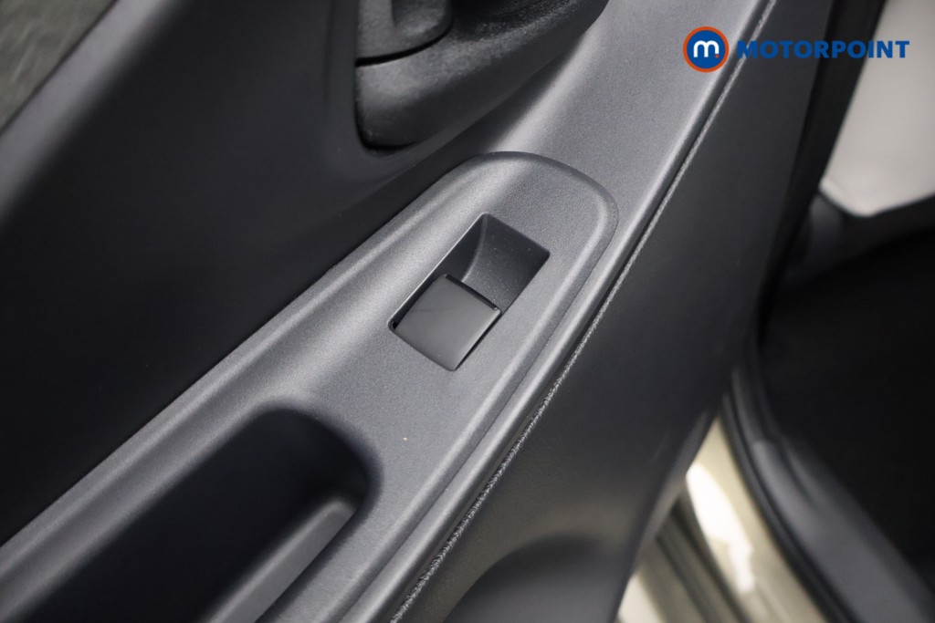 Toyota Yaris Excel Automatic Petrol-Electric Hybrid Hatchback - Stock Number (1587060) - 39th supplementary image