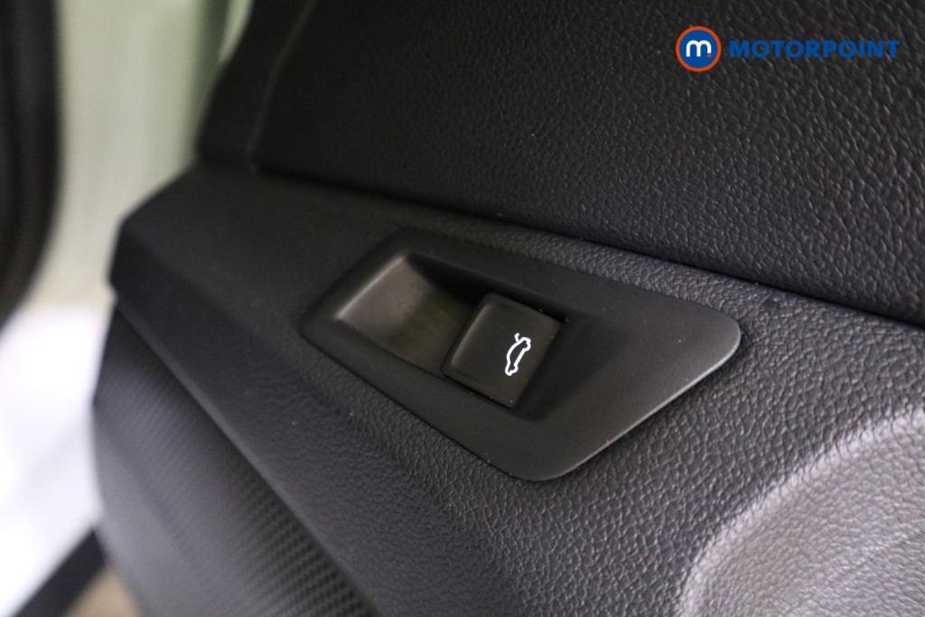 Volkswagen T-Roc SEL Automatic Petrol SUV - Stock Number (1587296) - 13th supplementary image