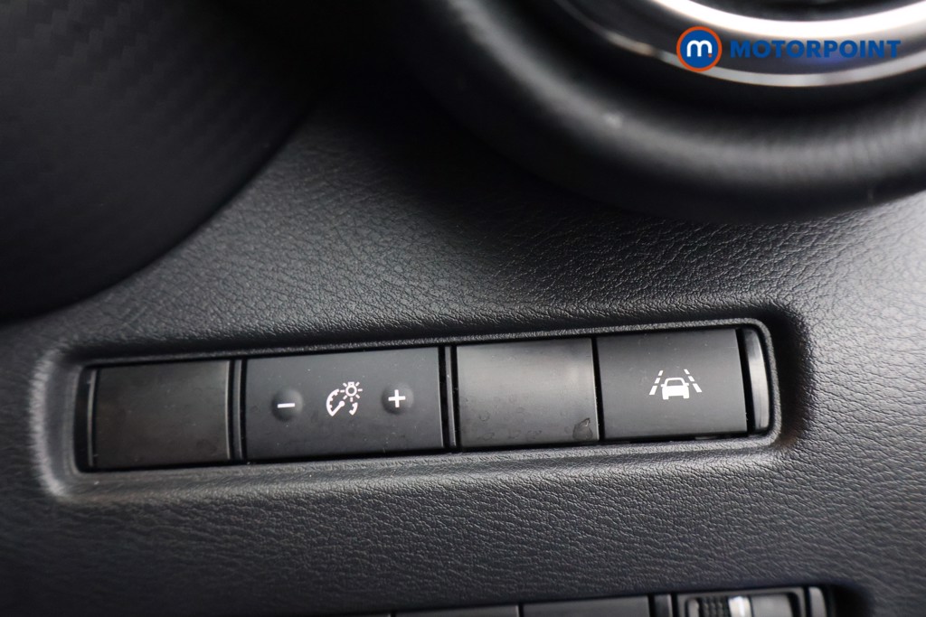 Nissan Juke N-Connecta Automatic Petrol SUV - Stock Number (1587493) - 7th supplementary image