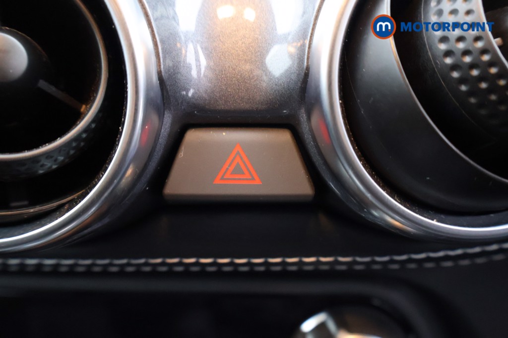 Nissan Juke N-Connecta Automatic Petrol SUV - Stock Number (1587493) - 14th supplementary image