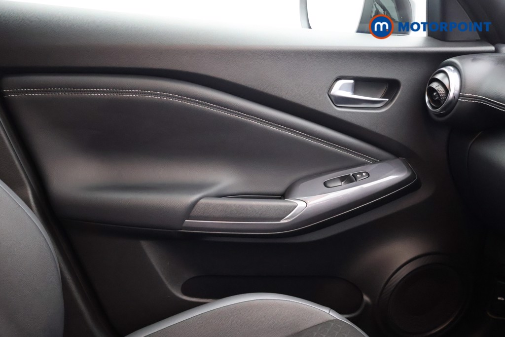 Nissan Juke N-Connecta Automatic Petrol SUV - Stock Number (1587493) - 24th supplementary image