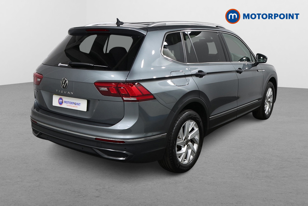 Volkswagen Tiguan Allspace Life Automatic Petrol SUV - Stock Number (1585175) - Drivers side rear corner