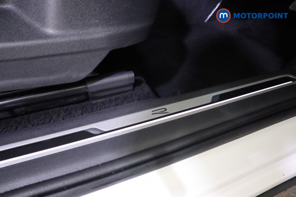 Volkswagen Tiguan R-Line Automatic Petrol SUV - Stock Number (1586310) - 13th supplementary image