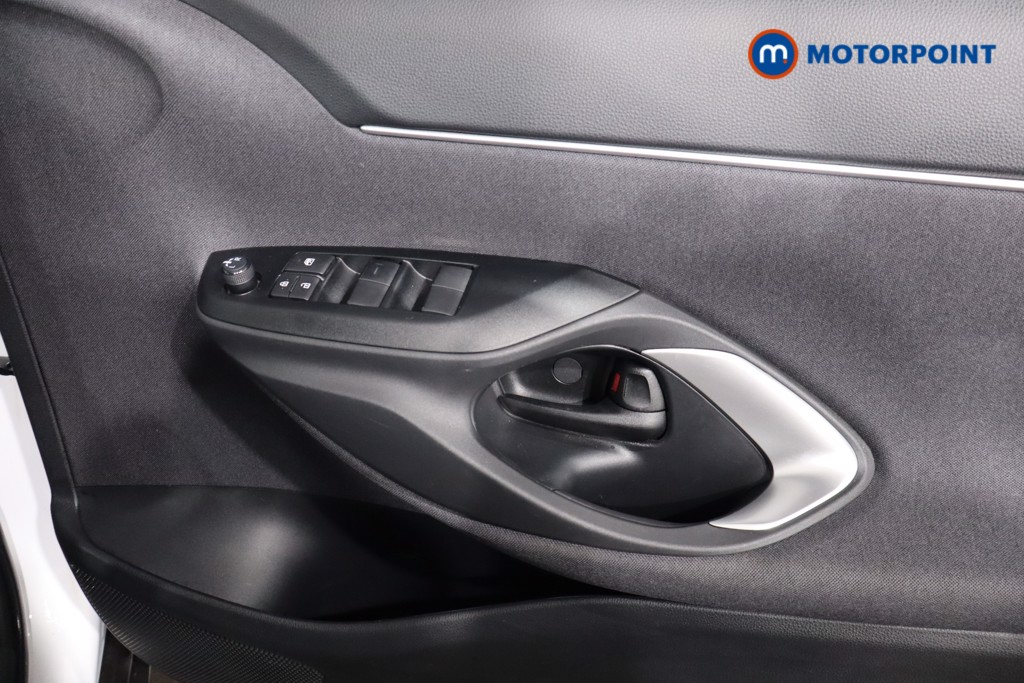 Toyota Yaris Cross Icon Automatic Petrol-Electric Hybrid Estate - Stock Number (1587968) - 21st supplementary image