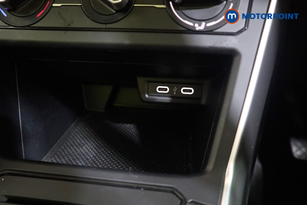 Volkswagen Polo Life Manual Petrol Hatchback - Stock Number (1588348) - 8th supplementary image