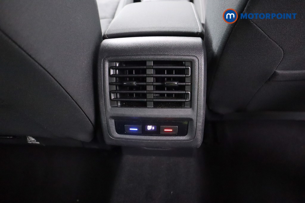 Volkswagen Golf Style Manual Petrol Hatchback - Stock Number (1575498) - 17th supplementary image