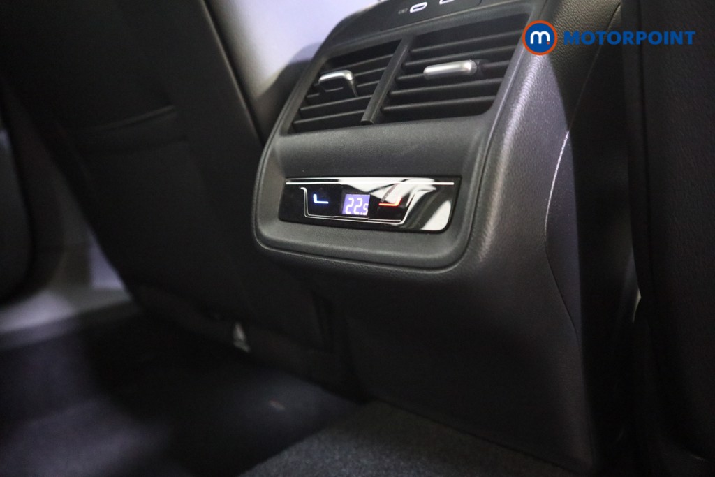 Volkswagen Passat Life Automatic Petrol Plug-In Hybrid Estate - Stock Number (1578106) - 17th supplementary image