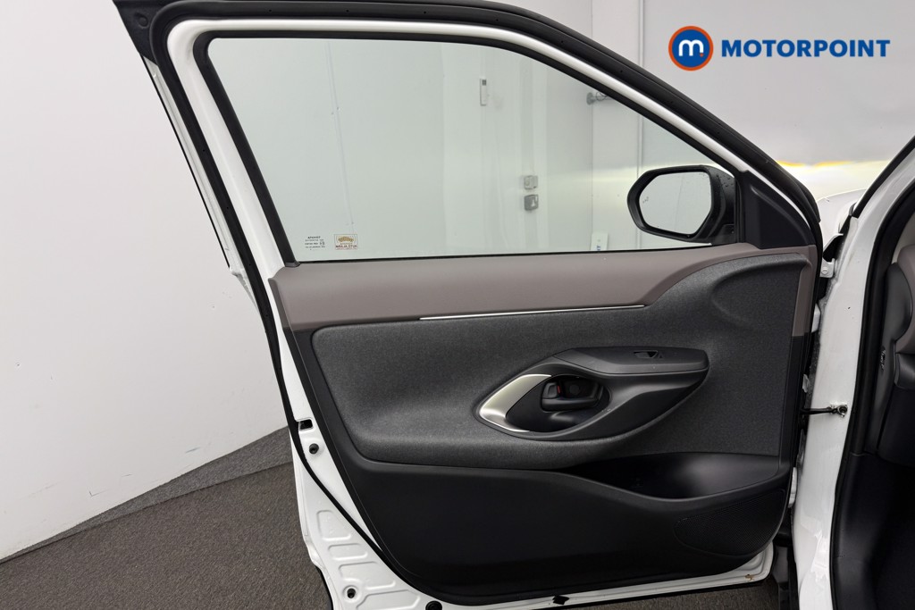 Toyota Yaris Cross Excel Automatic Petrol-Electric Hybrid Estate - Stock Number (1582561) - 4th supplementary image