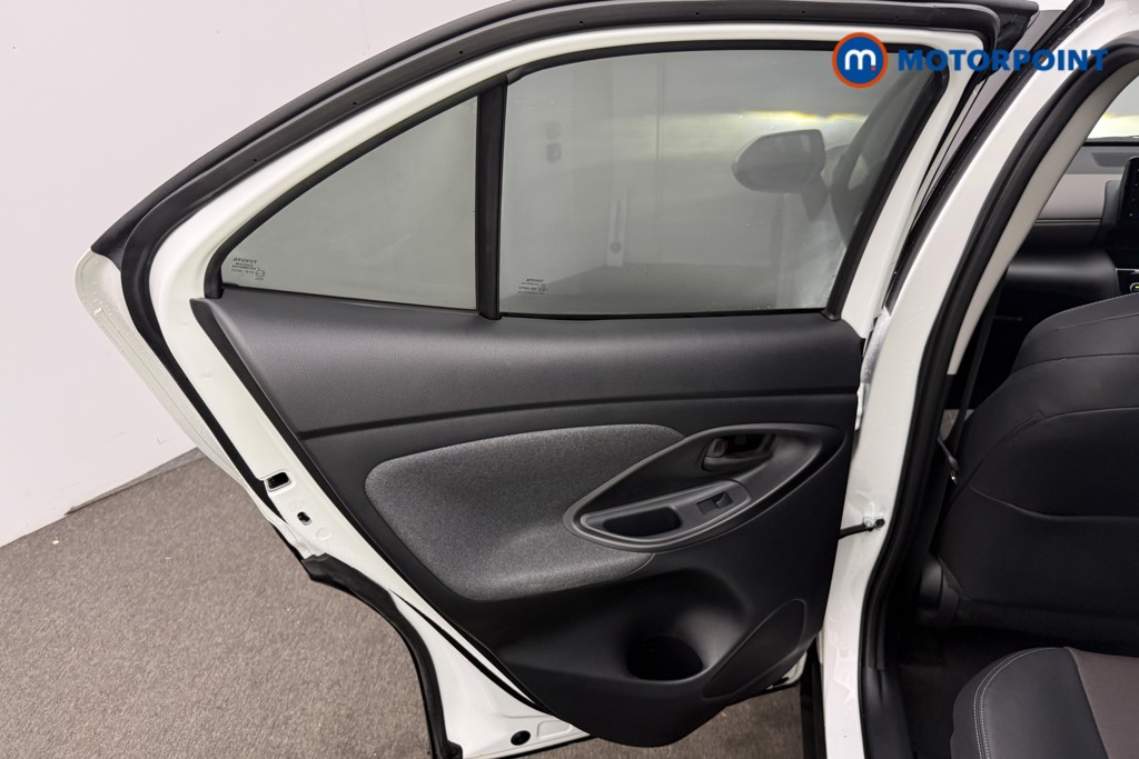 Toyota Yaris Cross Excel Automatic Petrol-Electric Hybrid Estate - Stock Number (1582561) - 6th supplementary image