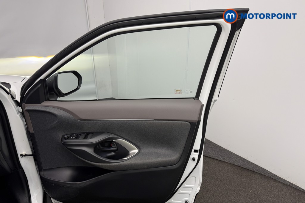 Toyota Yaris Cross Excel Automatic Petrol-Electric Hybrid Estate - Stock Number (1582561) - 17th supplementary image