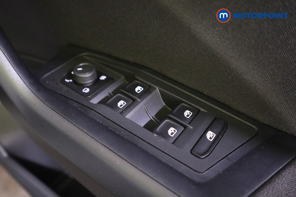 Volkswagen T-Roc Life Manual Petrol SUV - Stock Number (1582616) - 12th supplementary image