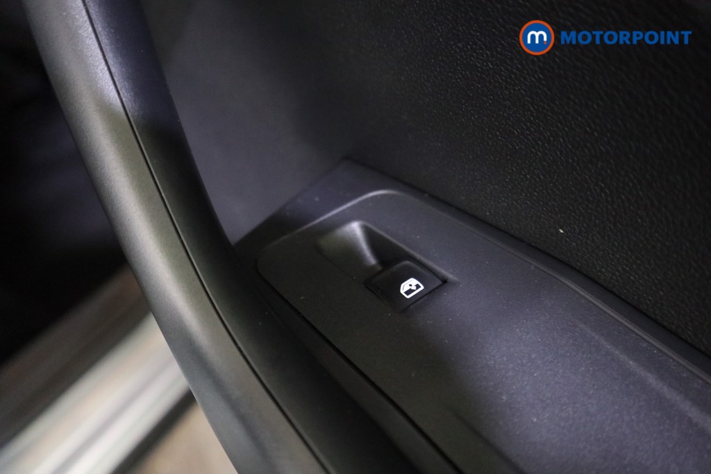 Volkswagen T-Roc Life Manual Petrol SUV - Stock Number (1582616) - 16th supplementary image