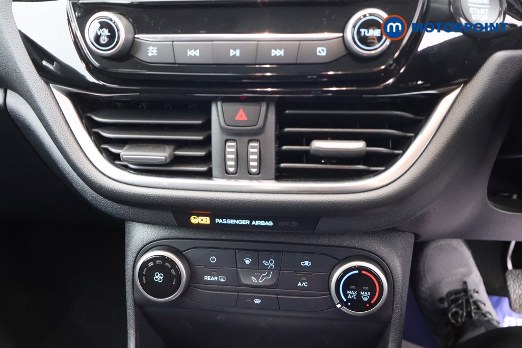 Ford Fiesta Titanium Manual Petrol Hatchback - Stock Number (1584051) - 2nd supplementary image