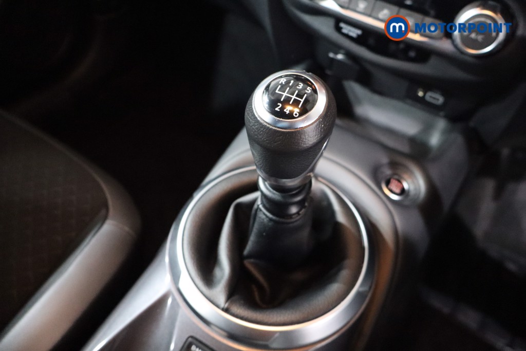 Nissan Juke N-Connecta Manual Petrol SUV - Stock Number (1584273) - 14th supplementary image