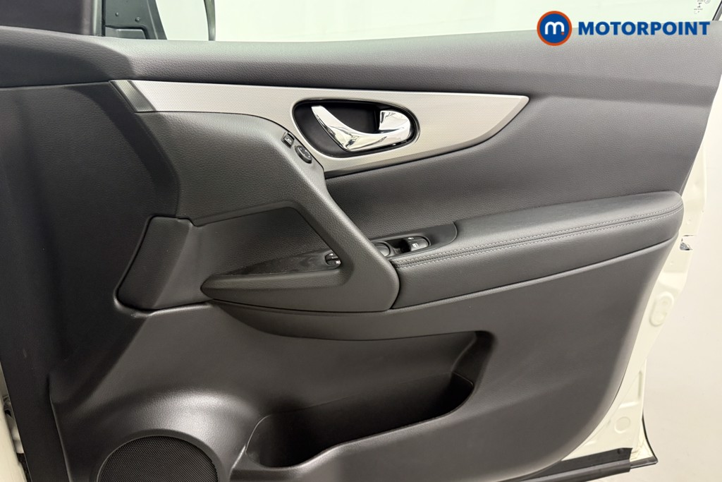 Nissan Qashqai N-Connecta Manual Petrol SUV - Stock Number (1584638) - 14th supplementary image