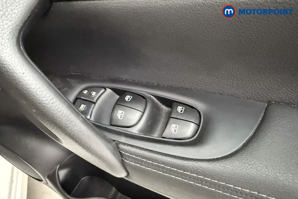 Nissan Qashqai N-Connecta Manual Petrol SUV - Stock Number (1584638) - 15th supplementary image
