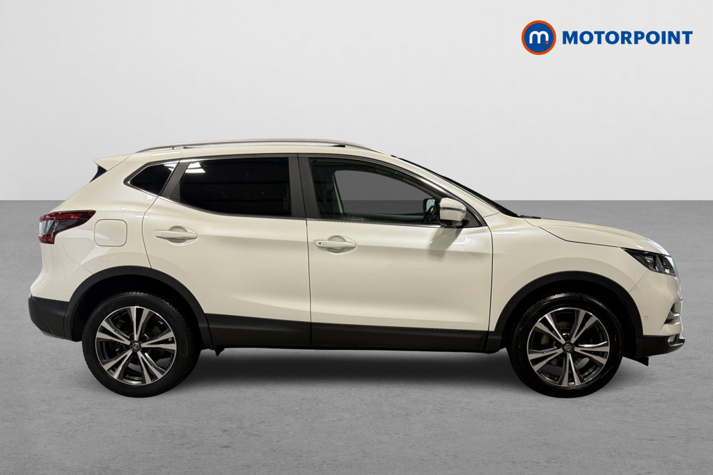 Nissan Qashqai N-Connecta Manual Petrol SUV - Stock Number (1584638) - Drivers side