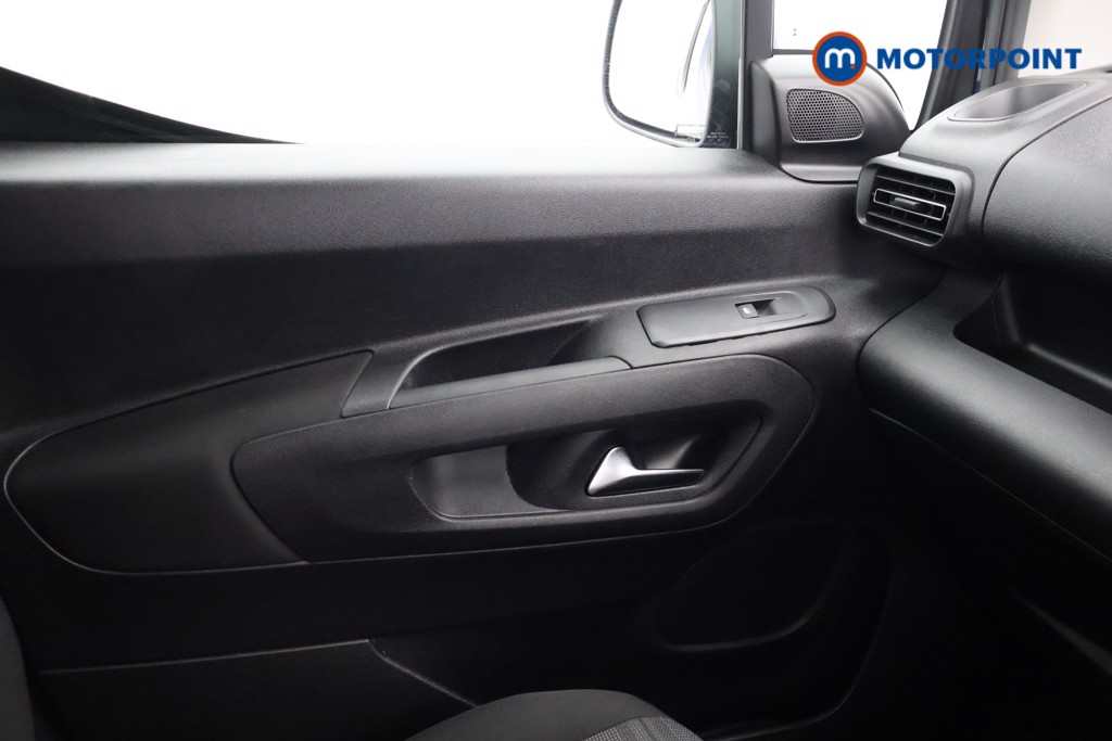 Vauxhall Combo Life Elite Automatic Petrol People Carrier - Stock Number (1587570) - 11th supplementary image