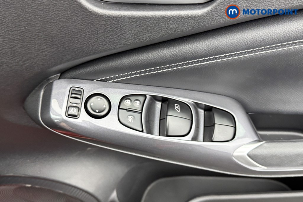 Nissan Juke N-Connecta Automatic Petrol SUV - Stock Number (1587630) - 15th supplementary image