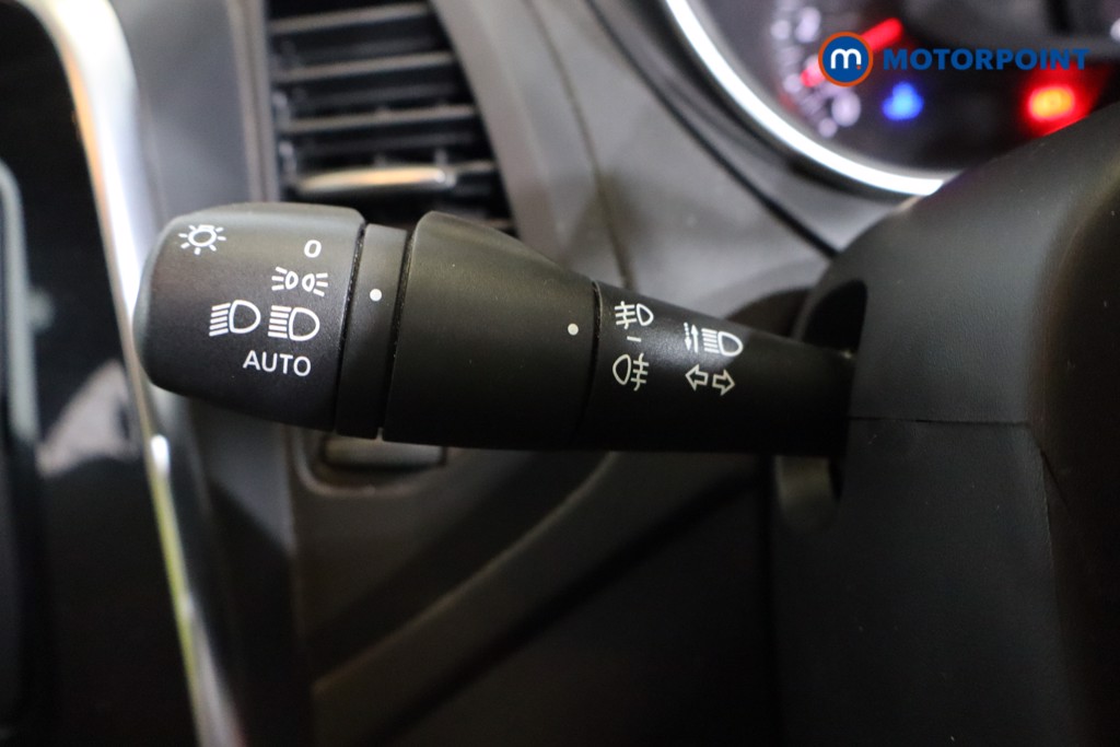 Renault Captur Iconic Manual Petrol SUV - Stock Number (1559033) - 16th supplementary image