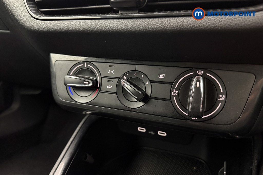 Skoda Fabia Colour Edition Manual Petrol Hatchback - Stock Number (1579562) - 12th supplementary image