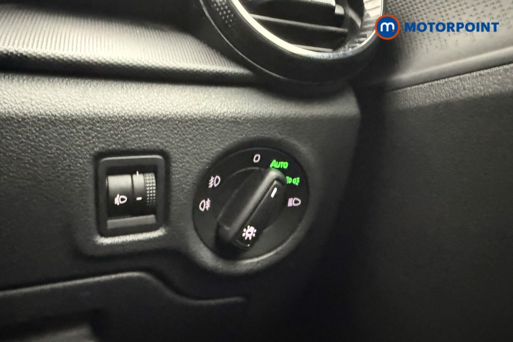 Skoda Fabia Colour Edition Manual Petrol Hatchback - Stock Number (1579562) - 16th supplementary image