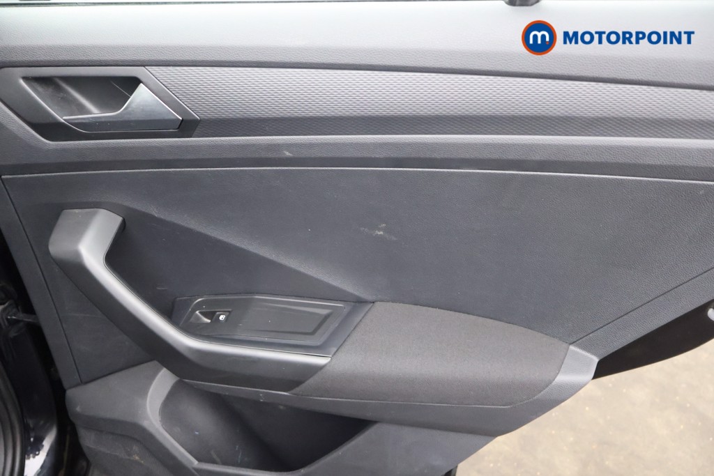 Volkswagen T-Roc Life Manual Petrol SUV - Stock Number (1580554) - 21st supplementary image