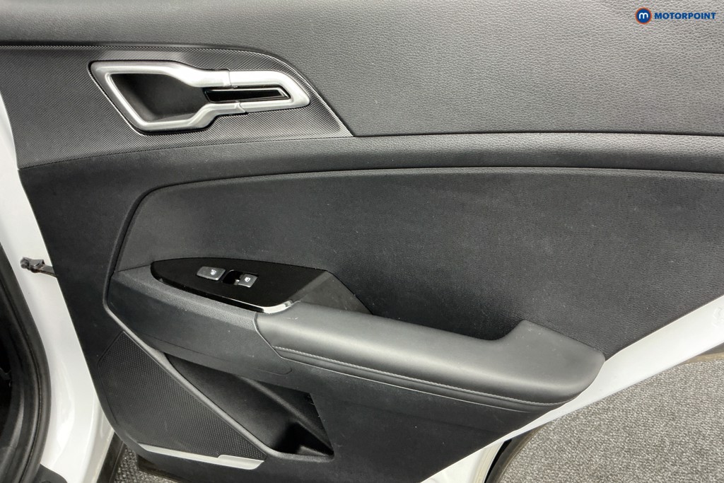 KIA Sportage Launch Edition Manual Petrol SUV - Stock Number (1580743) - 25th supplementary image