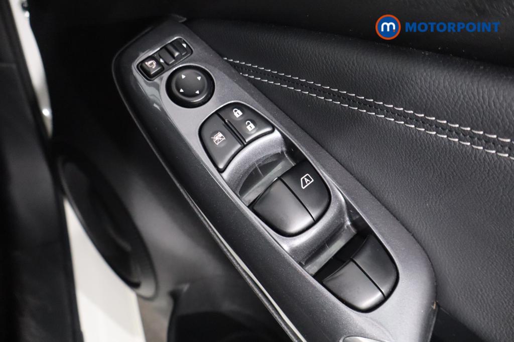 Nissan Juke N-Connecta Automatic Petrol SUV - Stock Number (1581334) - 13th supplementary image