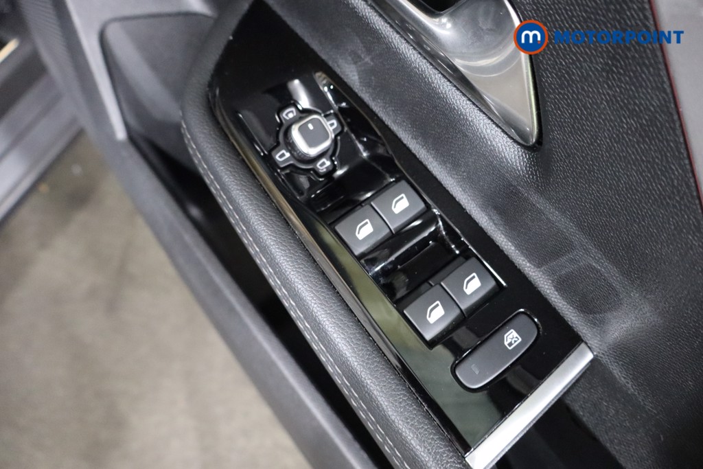 Vauxhall Astra Ultimate Manual Petrol Estate - Stock Number (1582036) - 19th supplementary image