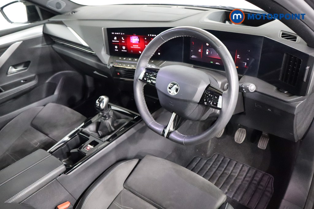 Vauxhall Astra Ultimate Manual Petrol Estate - Stock Number (1582036) - 1st supplementary image