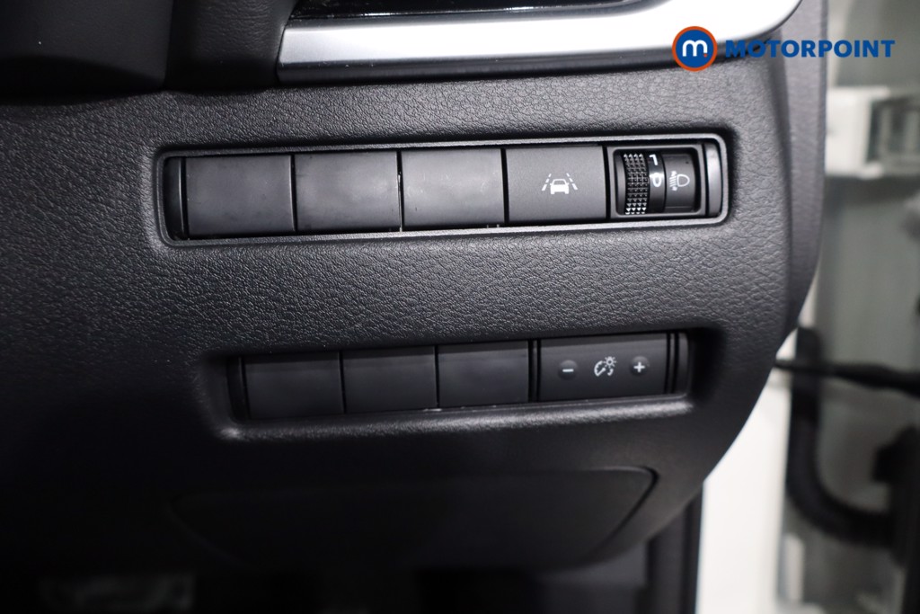 Nissan Qashqai N-Connecta Automatic Petrol-Electric Hybrid SUV - Stock Number (1582822) - 22nd supplementary image