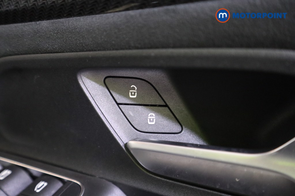 Mercedes-Benz GLB Amg Line Automatic Petrol SUV - Stock Number (1583554) - 13th supplementary image