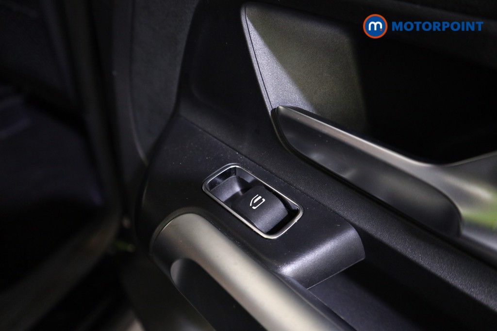 Mercedes-Benz GLB Amg Line Automatic Petrol SUV - Stock Number (1583554) - 19th supplementary image