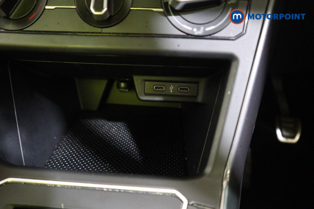 Volkswagen Polo R-Line Manual Petrol Hatchback - Stock Number (1585217) - 9th supplementary image