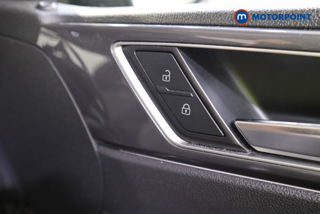 Volkswagen Polo R-Line Manual Petrol Hatchback - Stock Number (1585217) - 12th supplementary image