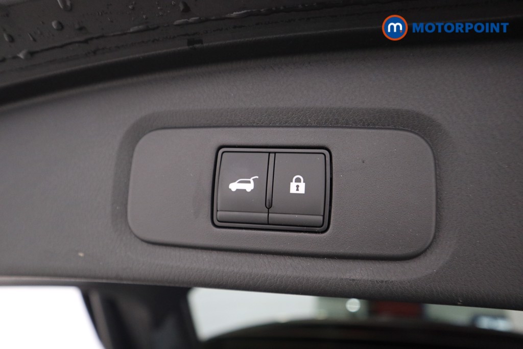 Nissan Qashqai Tekna Manual Petrol SUV - Stock Number (1587812) - 13th supplementary image