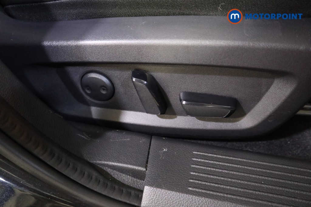 Nissan Qashqai Tekna Manual Petrol SUV - Stock Number (1587938) - 9th supplementary image