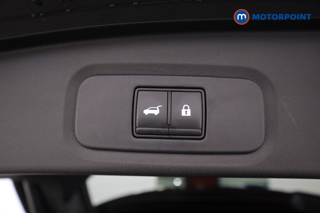 Nissan Qashqai Tekna Manual Petrol SUV - Stock Number (1587938) - 13th supplementary image