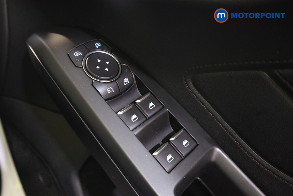 Ford Focus Titanium Manual Petrol Hatchback - Stock Number (1588175) - 13th supplementary image