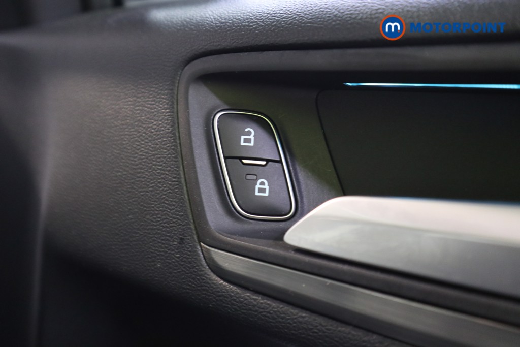 Ford Focus Titanium Manual Petrol Hatchback - Stock Number (1588175) - 14th supplementary image