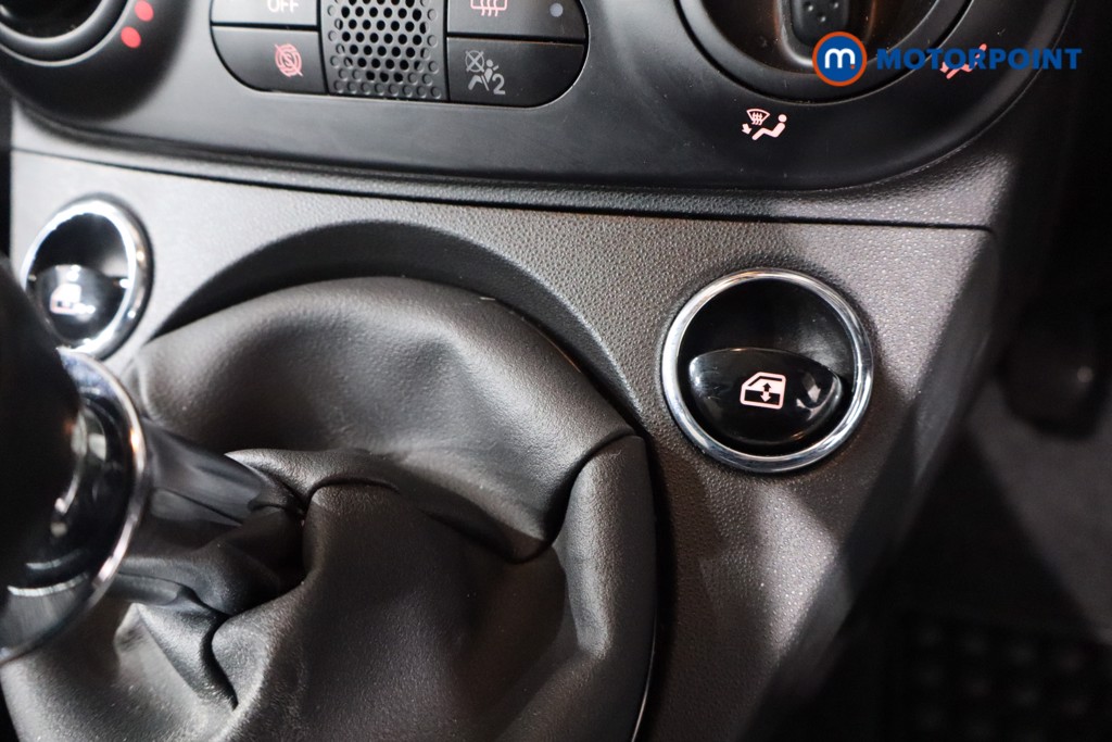 Fiat 500 Dolcevita Manual Petrol Hatchback - Stock Number (1588899) - 16th supplementary image