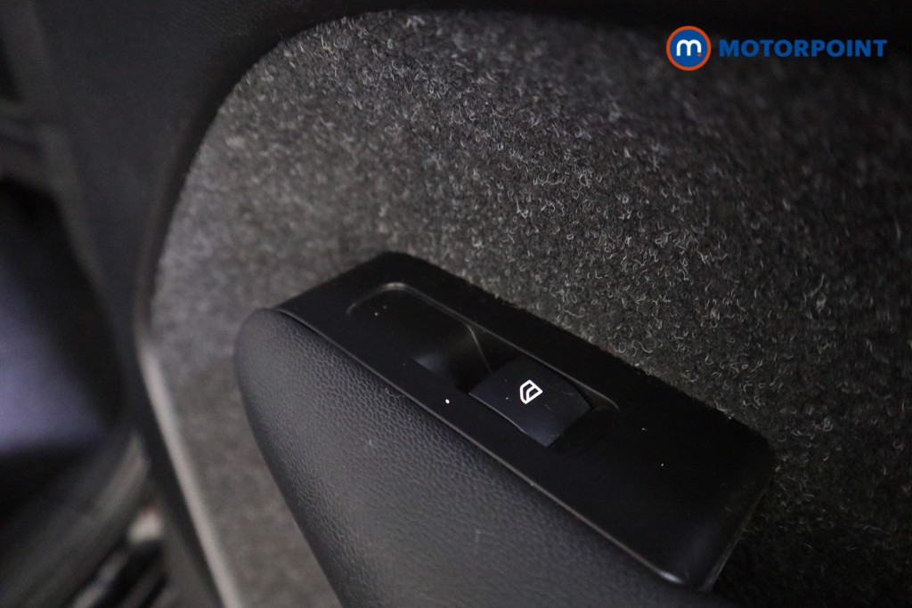 Volvo Xc40 R Design Manual Petrol SUV - Stock Number (1570383) - 17th supplementary image