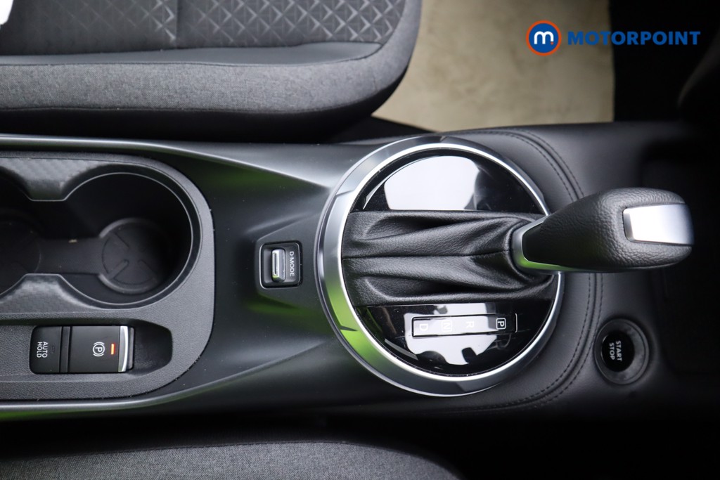 Nissan Juke N-Connecta Automatic Petrol-Electric Hybrid SUV - Stock Number (1571595) - 4th supplementary image