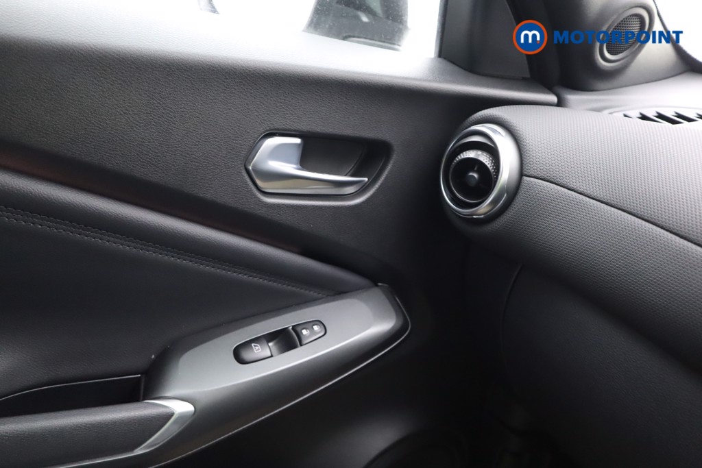 Nissan Juke N-Connecta Automatic Petrol-Electric Hybrid SUV - Stock Number (1571595) - 10th supplementary image